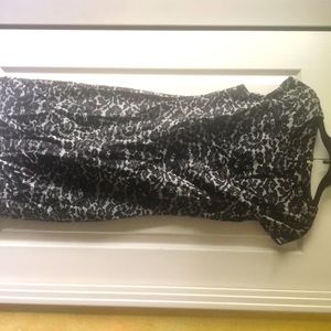 Tommy Hilfiger lace pattern dress size 8. Worn once fits beautifully